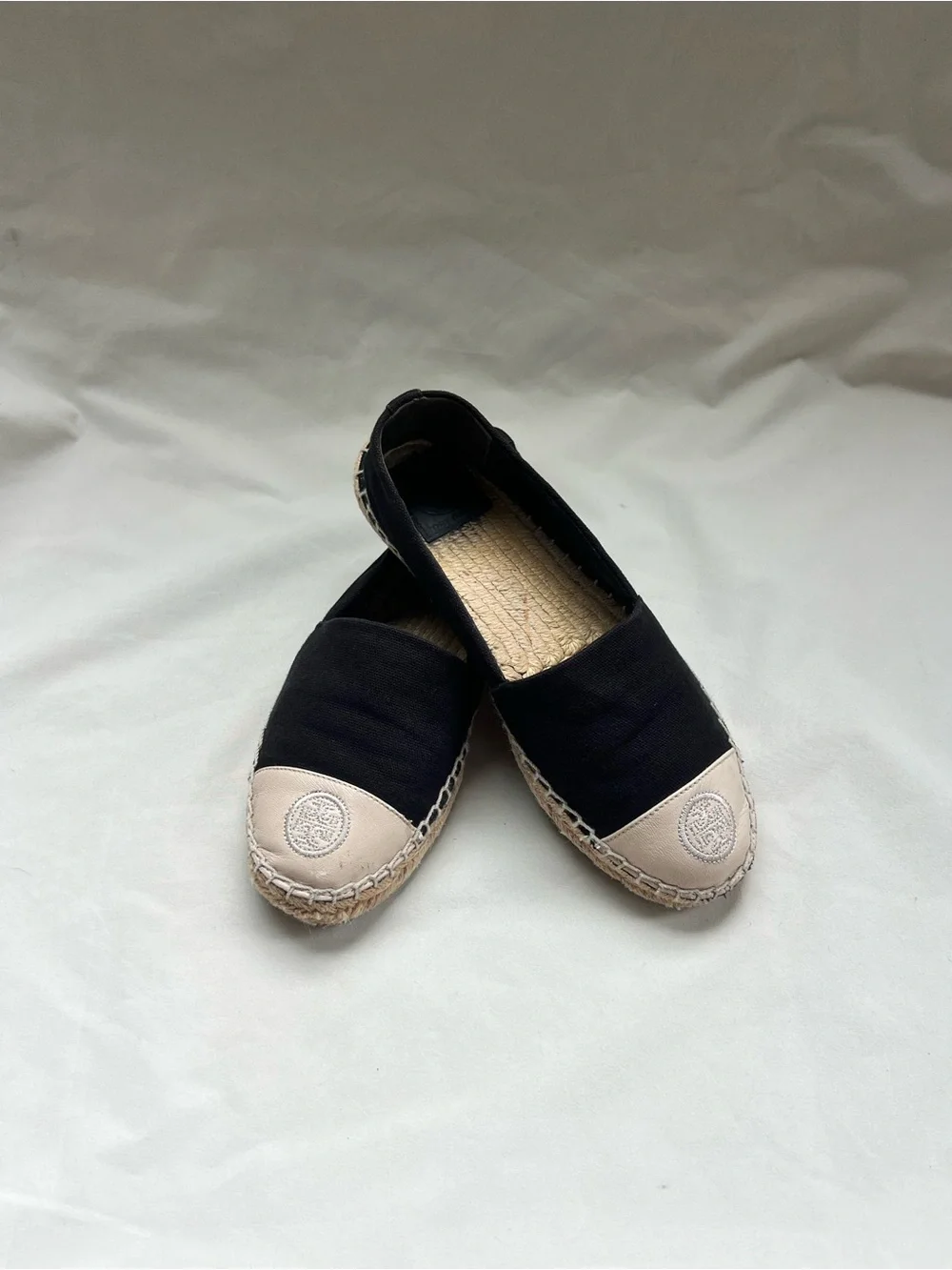 Tory Burch 5.5 6 Black Canvas Leather Logo Cap Toe Espadrille Flats Luxe Travel